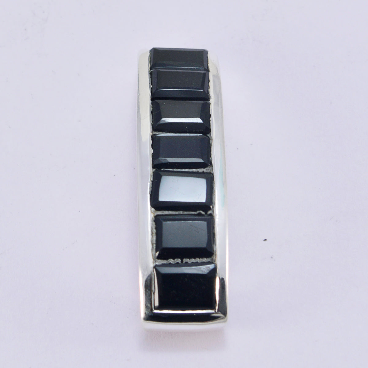 Colgante minimalista latinoamericano de plata 925 con múltiples hélices de Agustina y ónix negro Imagen principal del producto