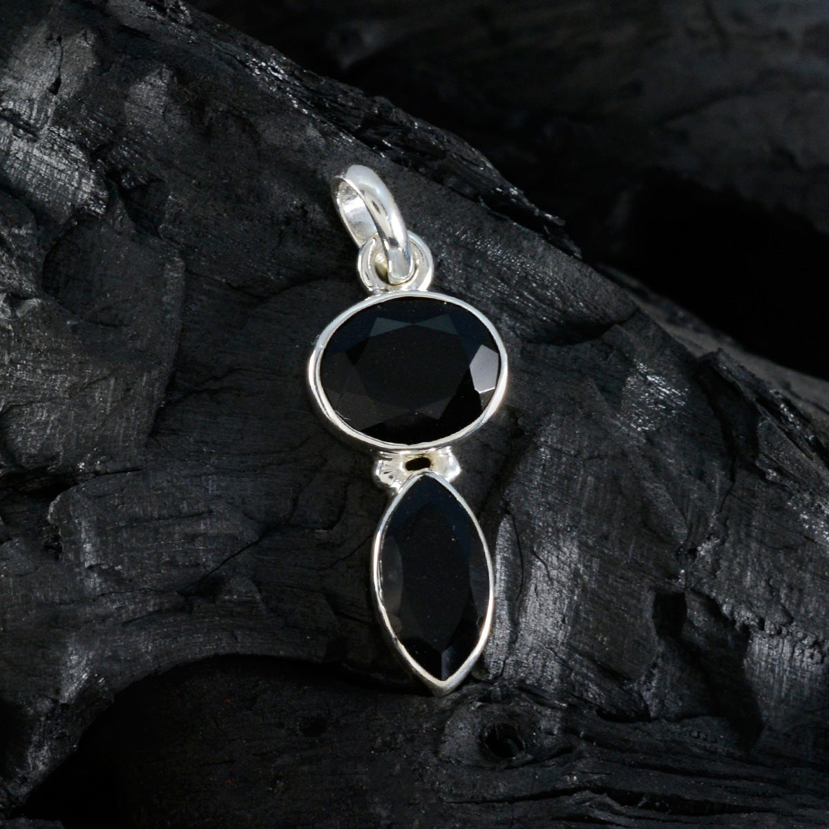 Black Onyx Whisper-thin Moroccan 92.5 Silver Toi et Moi Emilia Armor Black Pendant Jewellery