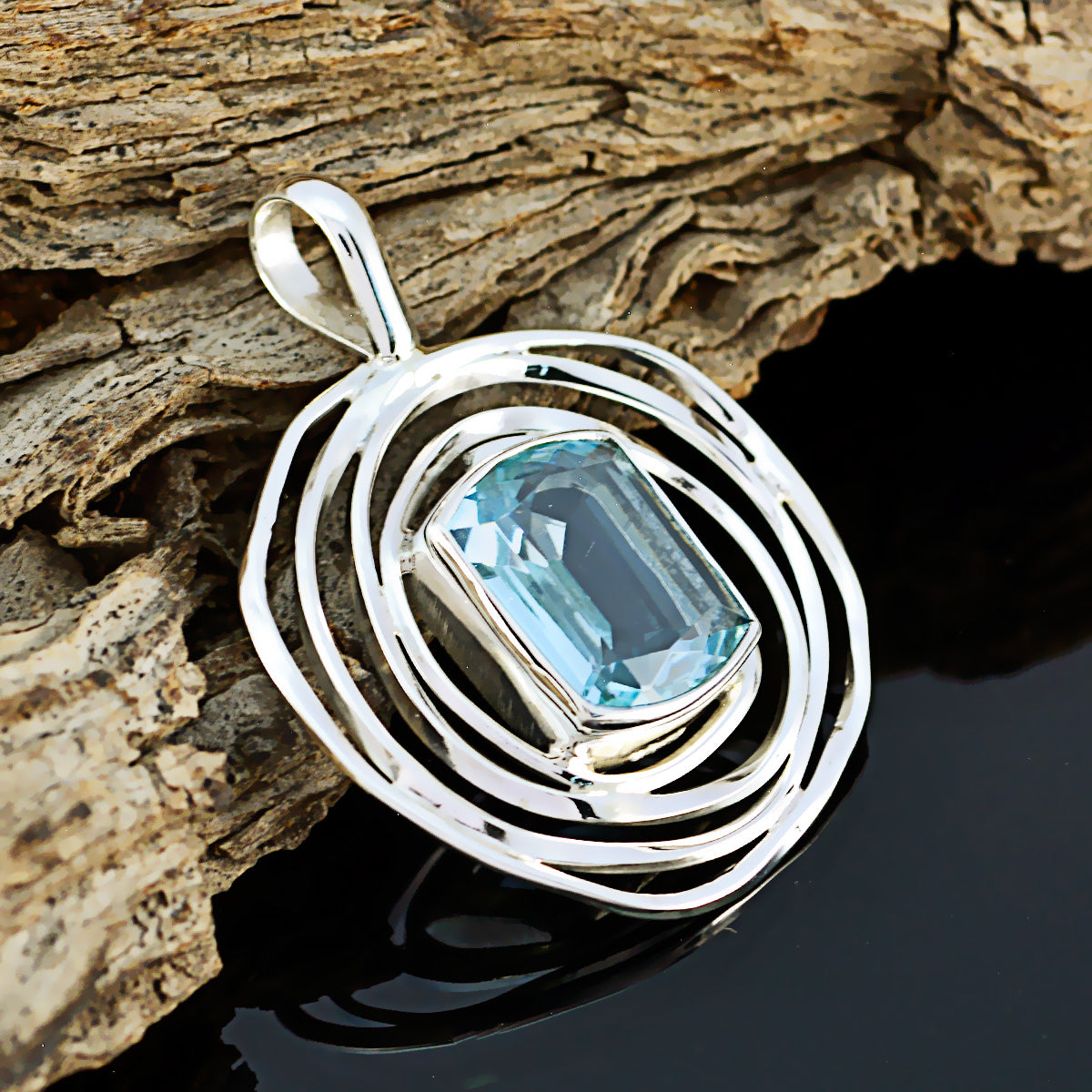 Blue Topaz Tiny American Sterling Silver Solitaire Patricia Rope-Wire Blue Pendant Jewellery