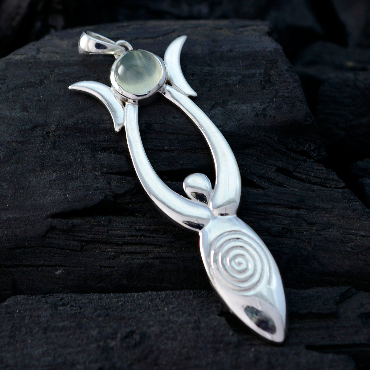 Aqua Chalcedony Whisper-thin Spanish 92.5 Silver Solitaire Eleanor Heart Blue Pendant Jewellery