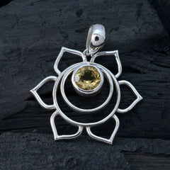 Delicado colgante solitario Hannah de citrino en plata española 92,5 mm, con forma de cuerda de alambre amarillo.