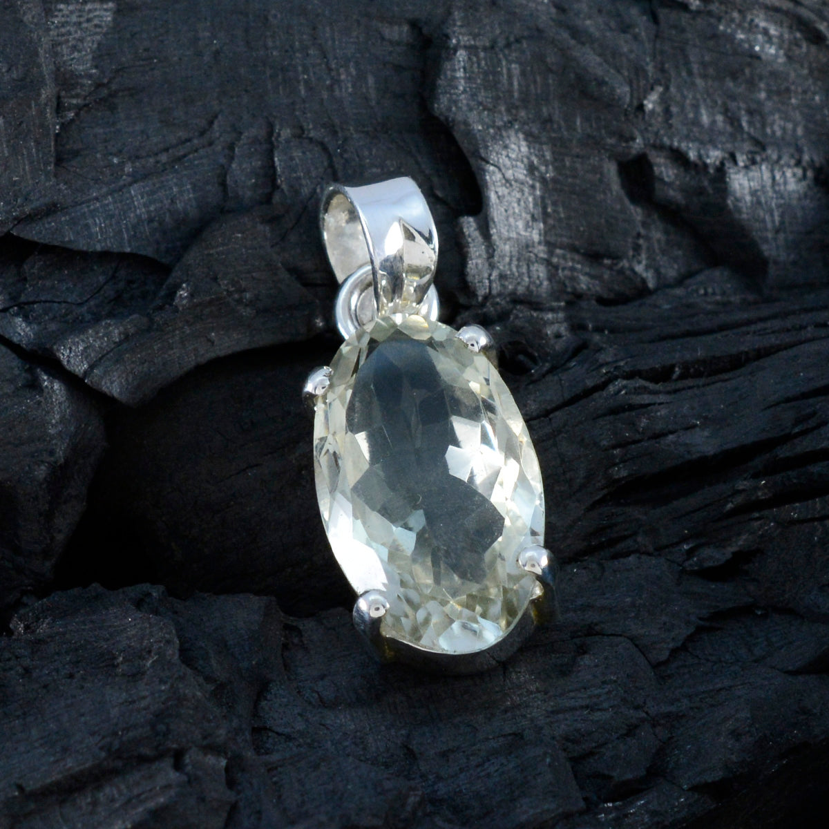 Green Amethyst Eye-catching Latin American 925 Silver Solitaire Gabriela Glamorous Green Pendant Jewelry