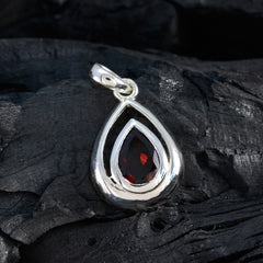 Pendentif délicat en argent sterling allemand avec grenat et solitaire Milagros, bijou rouge gracieux