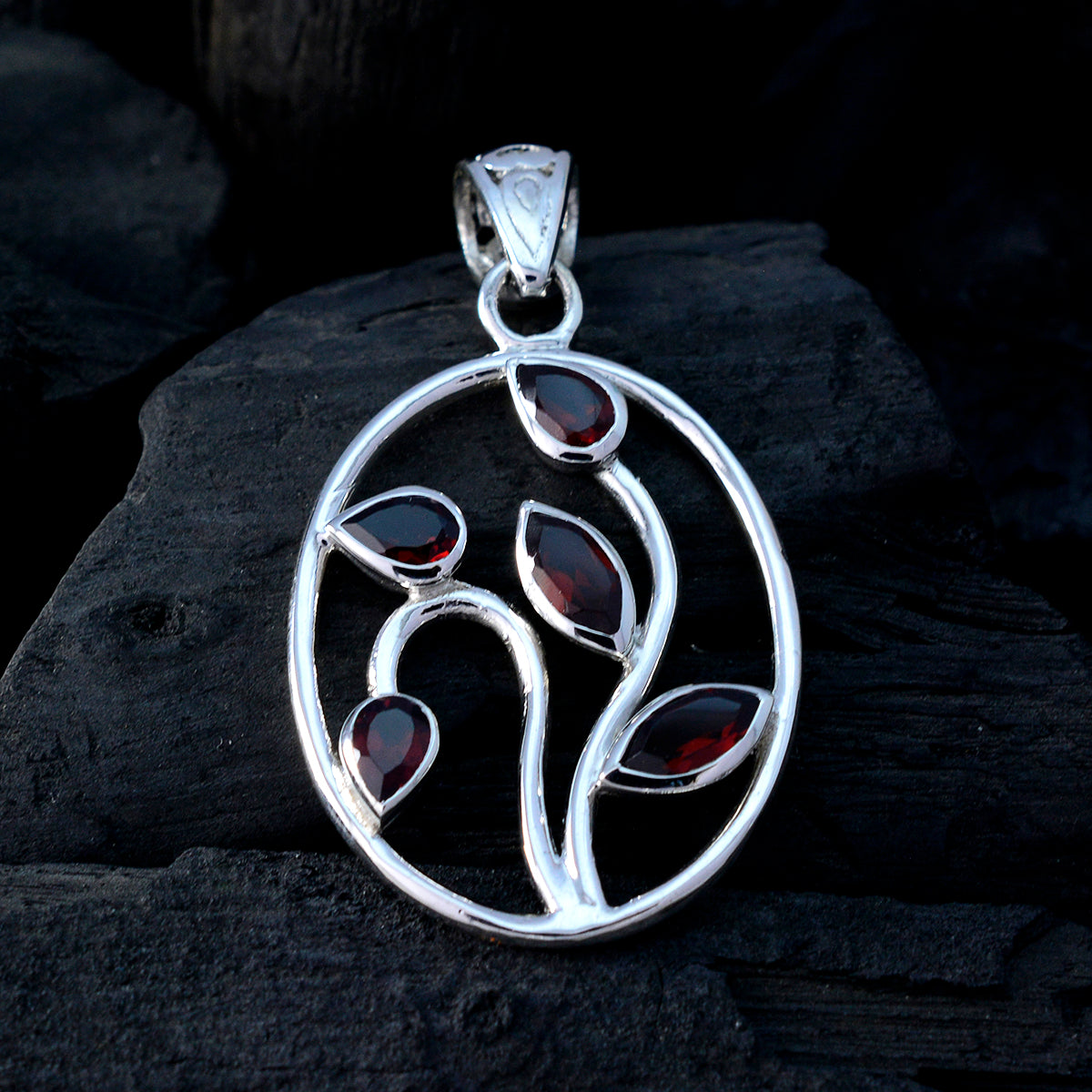 Garnet Classic Latin American Silver Penta Victoria Love Red Pendant Jewelry