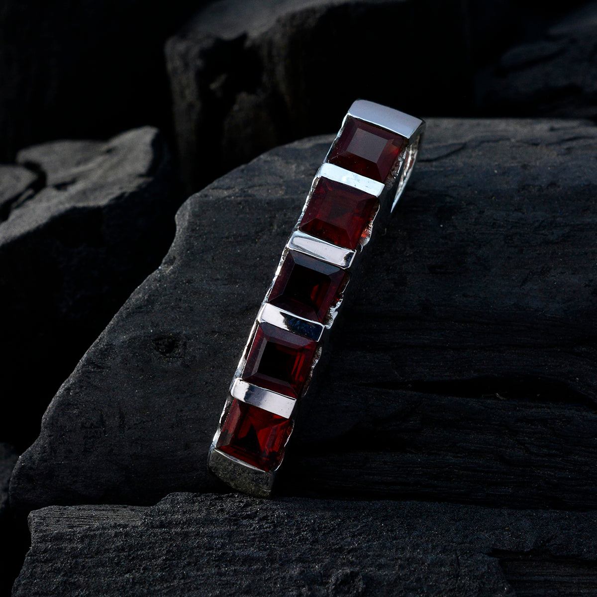 Ciondolo rosso lussuoso multiplo in argento marocchino Aaliyah in granato minimale