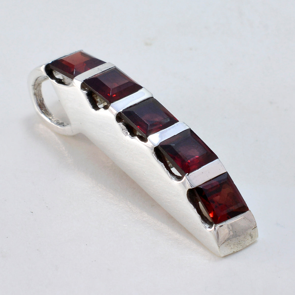 Ciondolo rosso lussuoso multiplo in argento marocchino Aaliyah in granato minimale