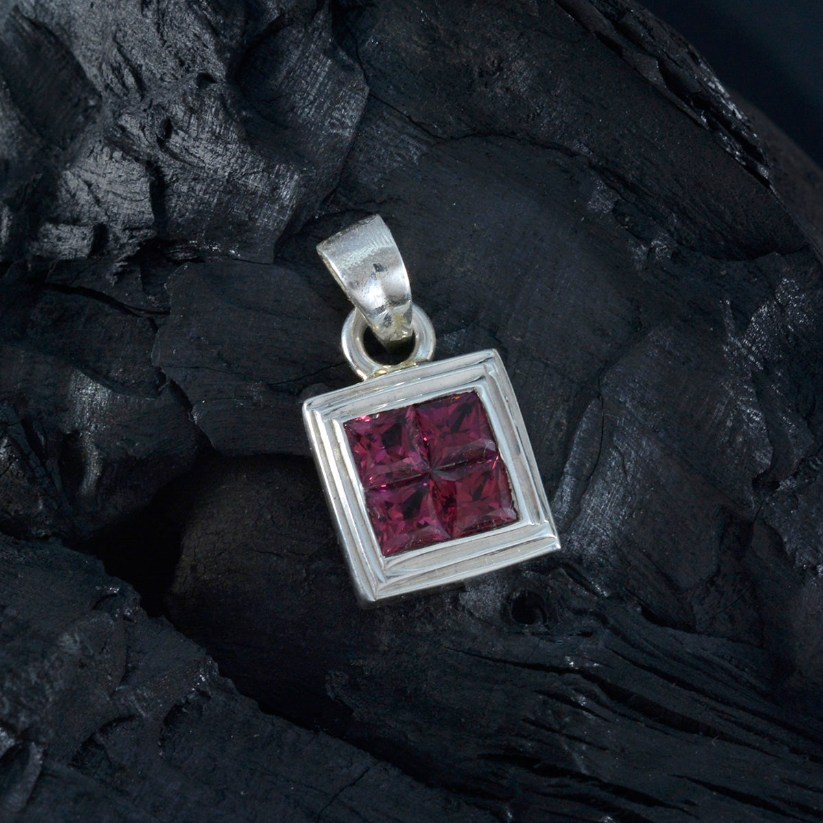 Garnet Whisper-thin Latin American 925 Silver quarter Isla Feminine Red Pendant Jewelry