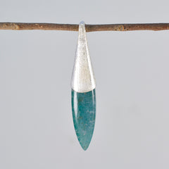 インド産エメラルドの小さなスペイン産シルバーソリティアオーロラモダングリーンペンダントジュエリー