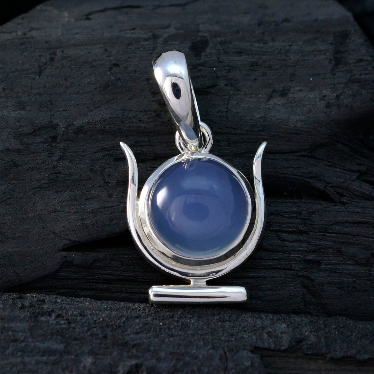 Iolite Delicate Spanish 92.5 Silver Solitaire Laura Glamorous Blue Pendant Jewellery