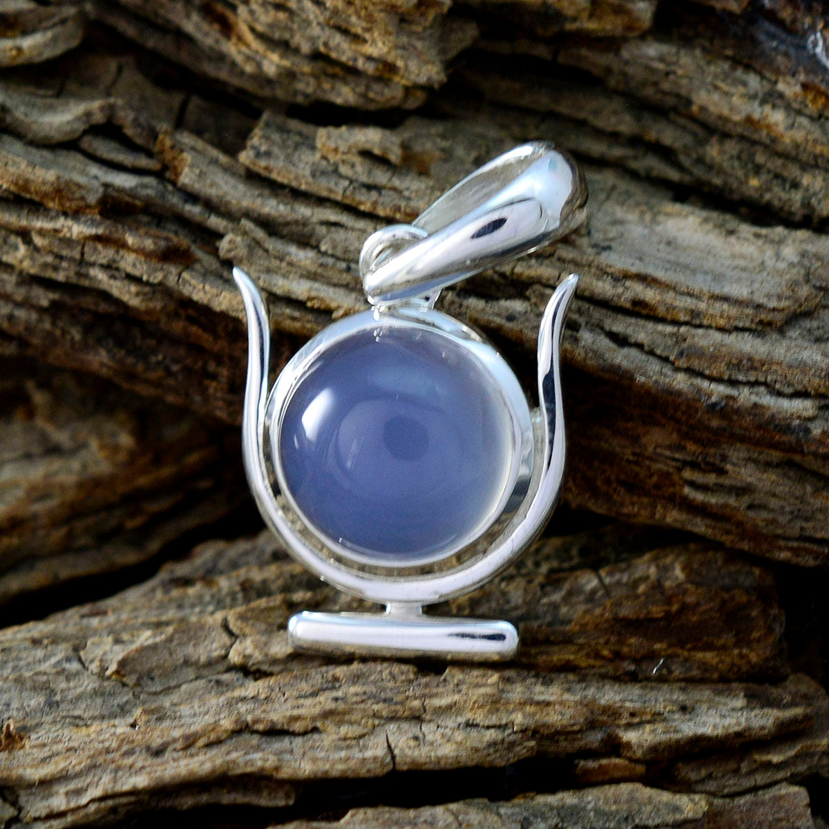 Delicado colgante solitario de plata española 92,5 Laura Glamorous Blue de Iolite Imagen secundaria del producto