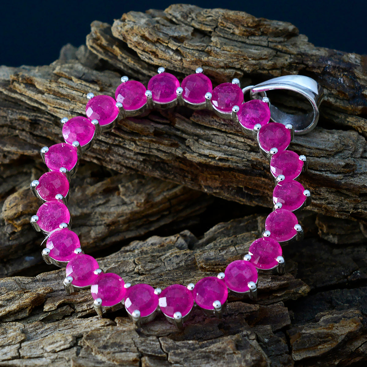 Ciondolo a forma di cuore Gabriela rosso in argento sterling russo essenziale con rubino indiano