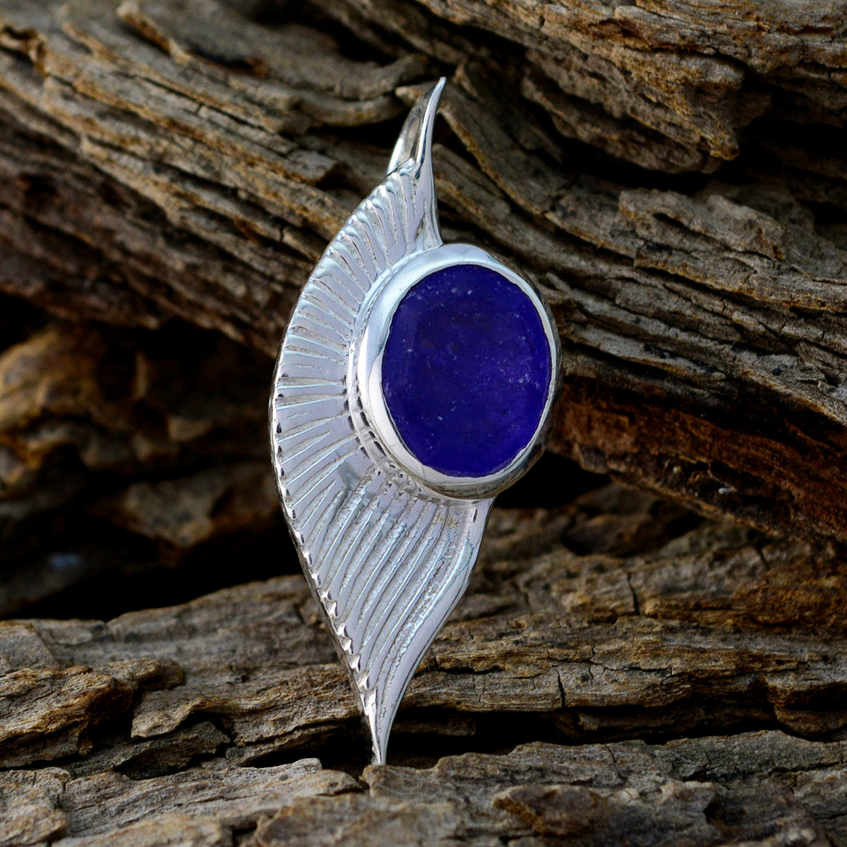 Delicado solitario de zafiro azul indio en plata francesa 92,5. Colgante contemporáneo de Katharina. Imagen secundaria del producto