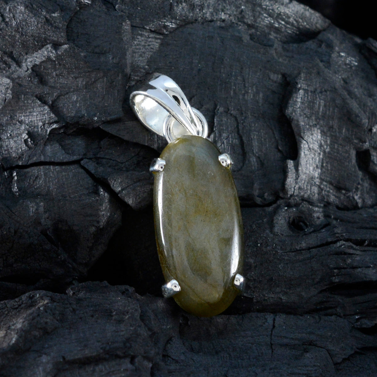 Labradorite Eye-catching Russian 92.5 Silver Solitaire Isabella Sophisticated Gray Pendant Jewellery