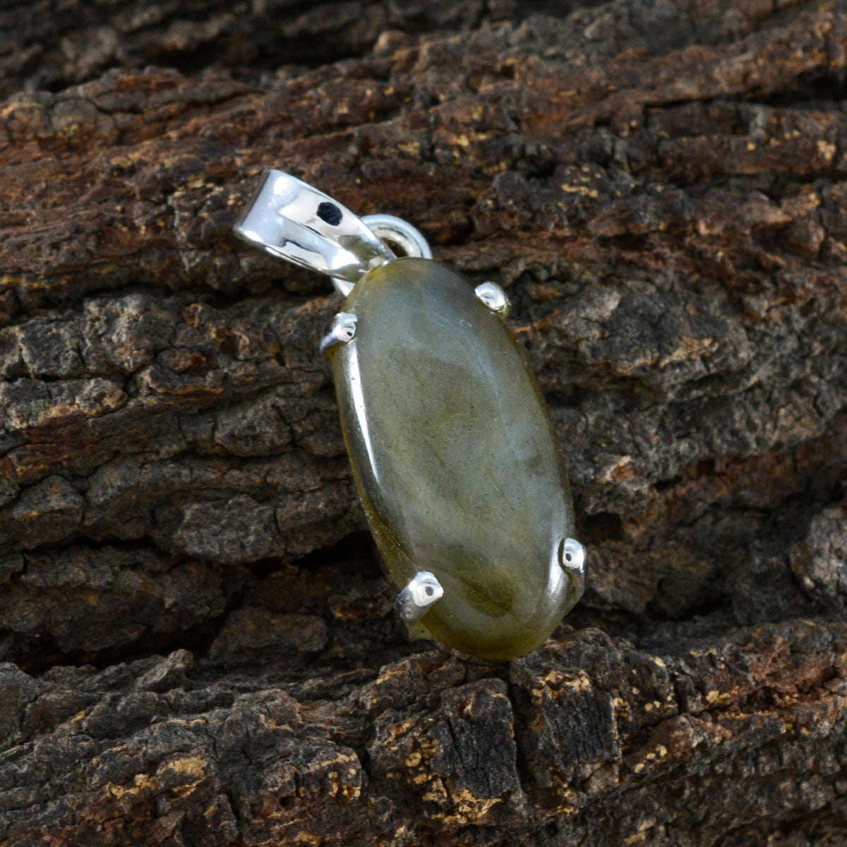 Labradorite Eye-catching Russian 92.5 Silver Solitaire Isabella Sophisticated Gray Pendant Jewellery