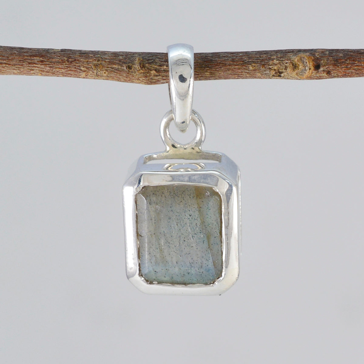 Ciondolo solitario di fidanzamento Lourdes in argento 92,5 con labradorite, gioiello grigio Immagine secondaria del prodotto