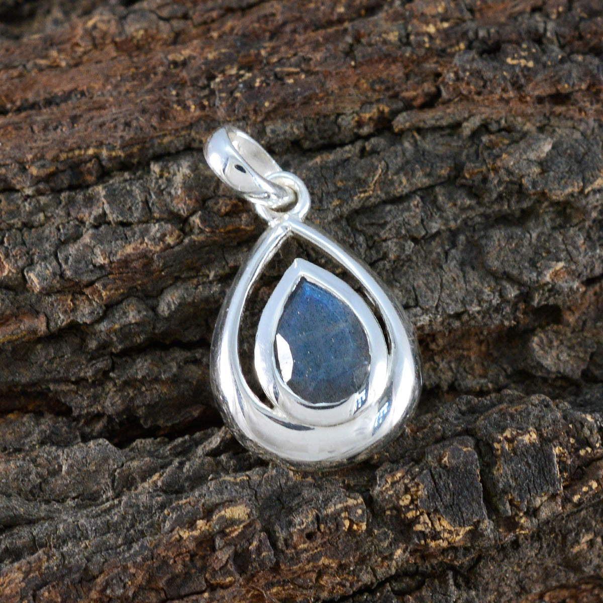 Labradorite Delicate Spanish 92.5 Silver Solitaire Nayara Luxurious Gray Pendant Jewellery