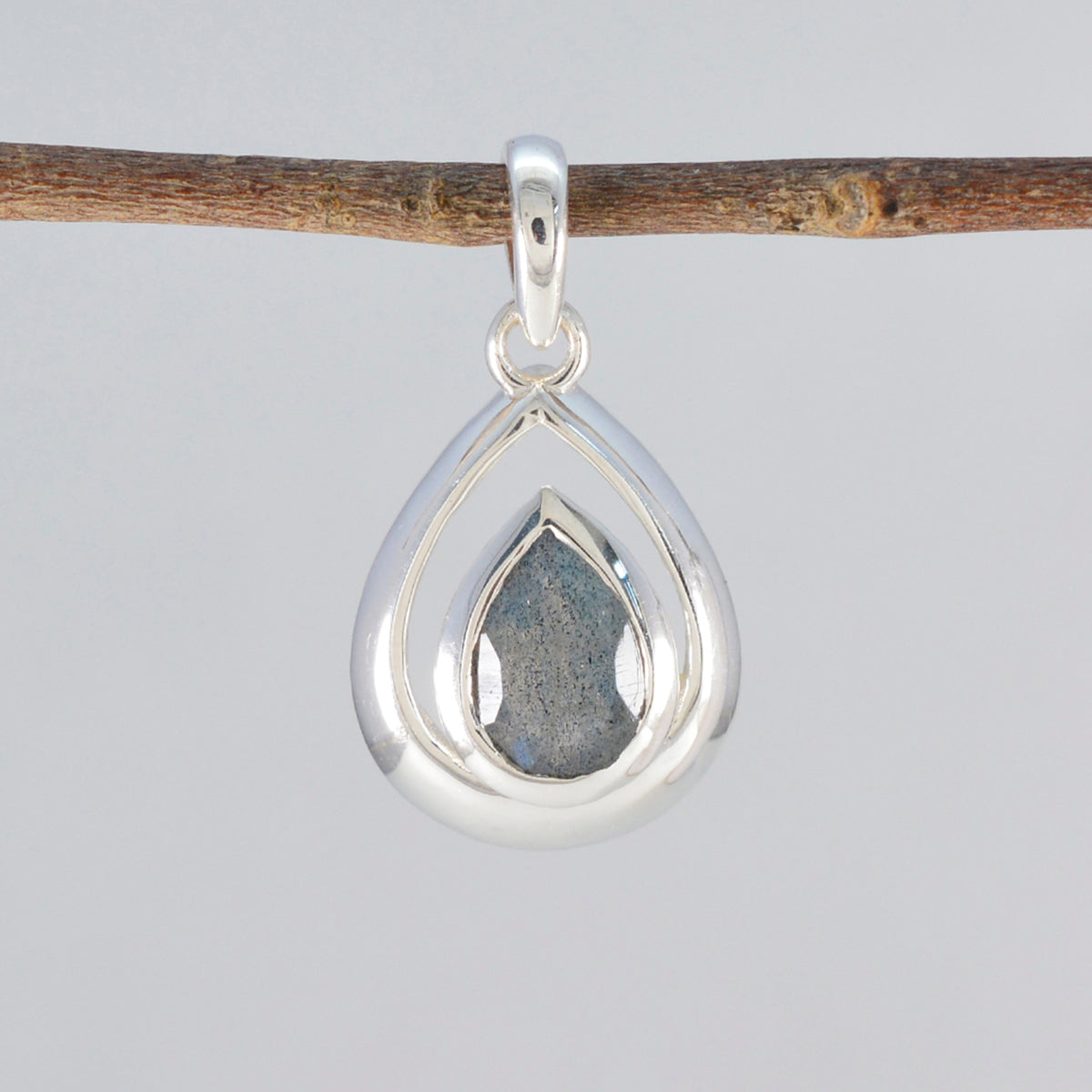 Labradorite Delicate Spanish 92.5 Silver Solitaire Nayara Luxurious Gray Pendant Jewellery