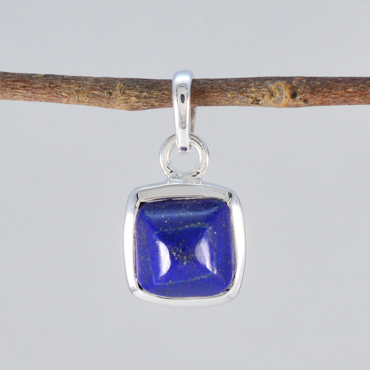 Delicado solitario de lapislázuli en plata italiana 92,5. Colgante azul de moda Bella. Imagen secundaria del producto