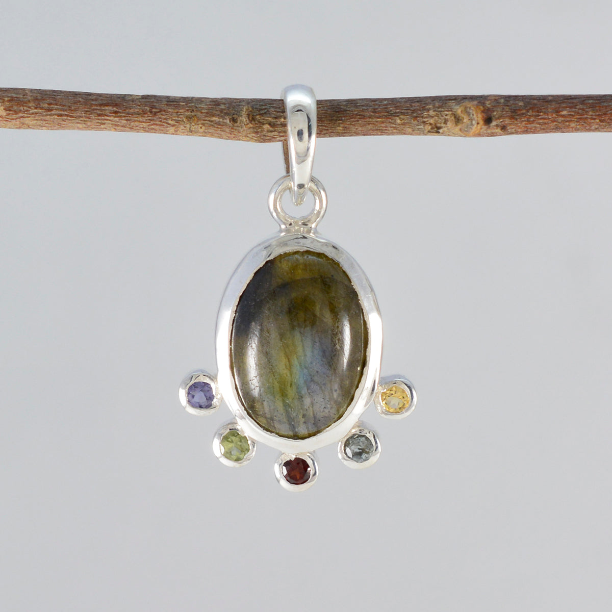 Pendentif chevalière multicolore en argent turc délicat avec plusieurs pierres