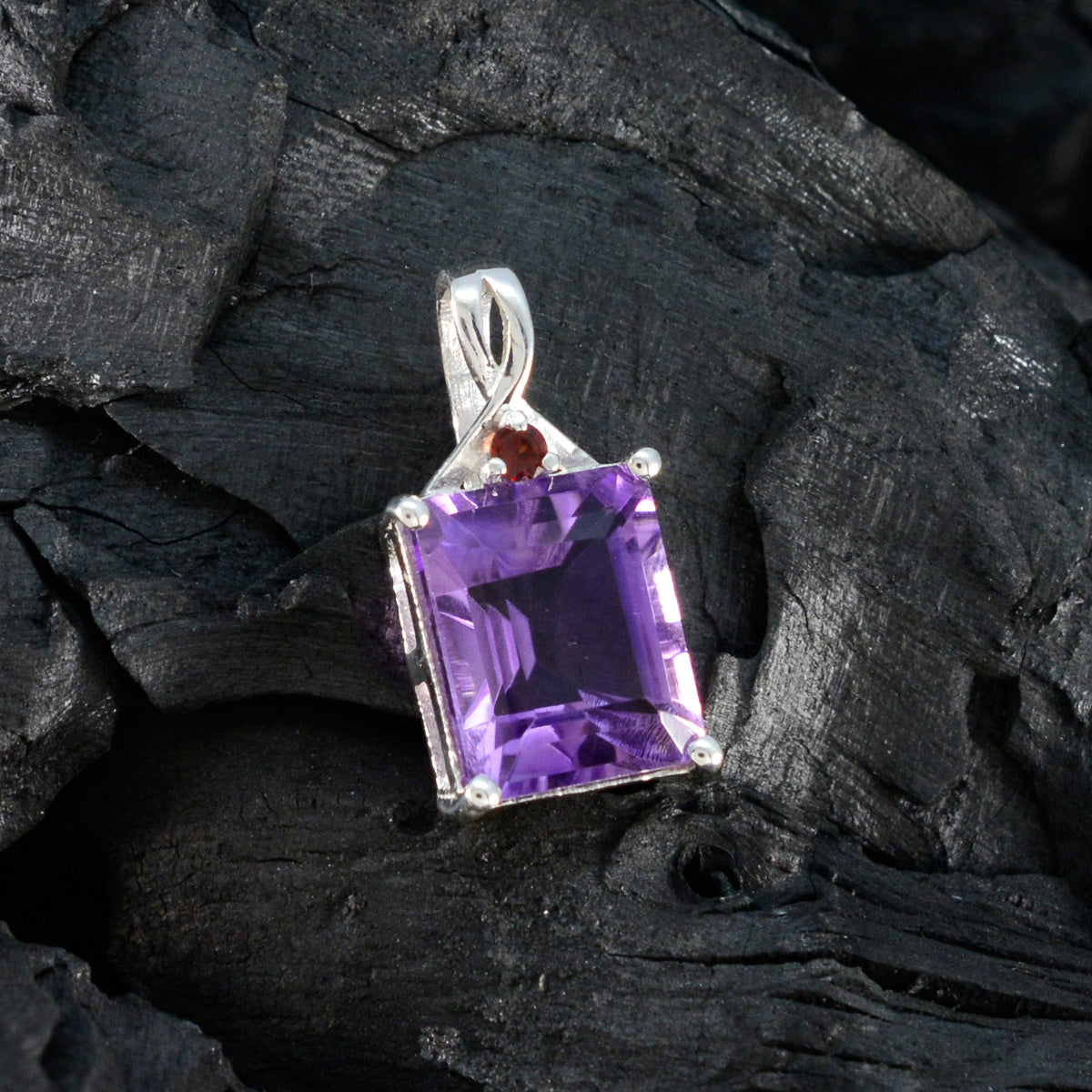 Flerfärgade hängsmycken i 925 silver med flera stenar i Mellanöstern