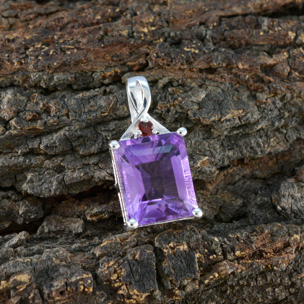 Flerfärgade hängsmycken i 925 silver med flera stenar i Mellanöstern