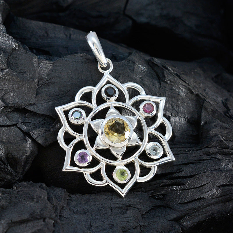 Flerfärgade hängsmycken i sterlingsilver med flera stenar, klassiskt latinamerikanskt Hepta Natalie-rep och tråd