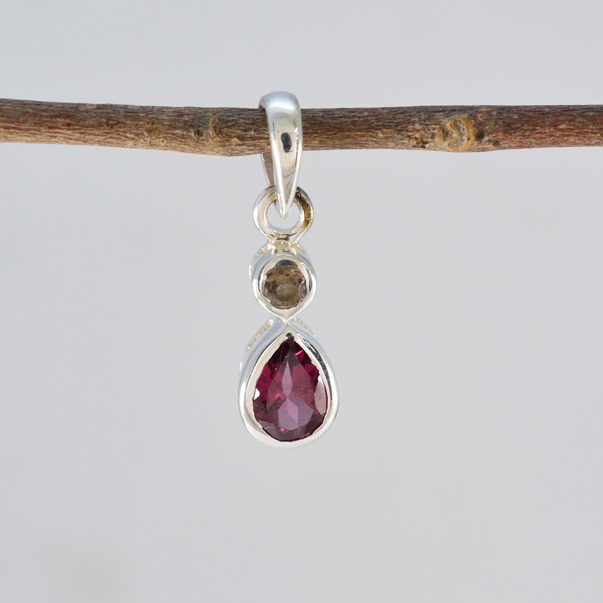 Minimalistische Japanse sterling zilveren Toi et Moi Yani hanger met meerdere stenen, eigentijds en veelkleurig