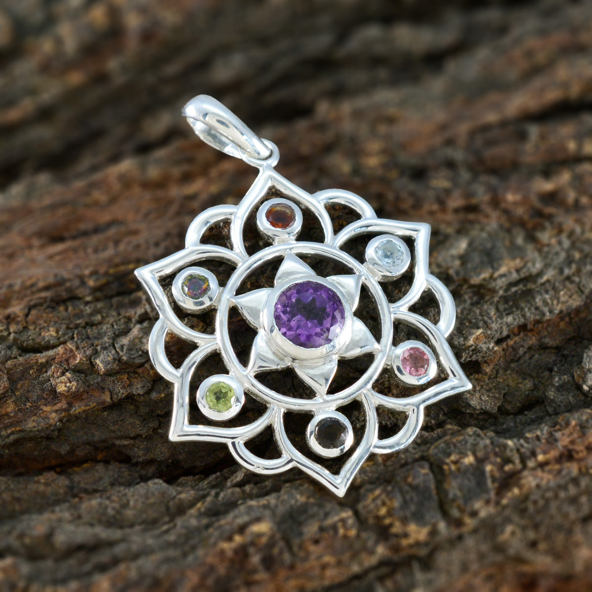 Flerfärgade hängsmycken i sterlingsilver med flera stenar och klassiska ryska Hepta Sarah-rep och tråd