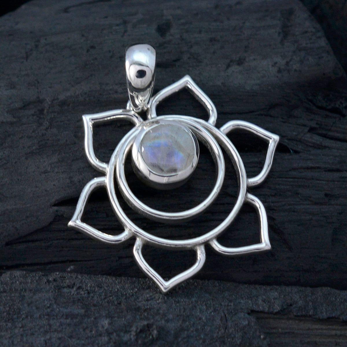 Rainbow Moonstone Delicate Spanish 92.5 Silver Solitaire Isabelle Rope-Wire White Pendant Jewellery