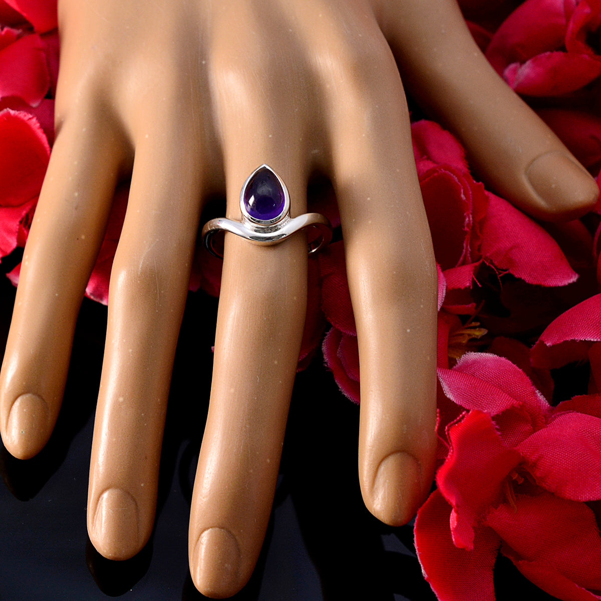 Amethyst Solitaire Egyptian Silver Purple Gemstones Featherlight Graceful Ring Jewelry