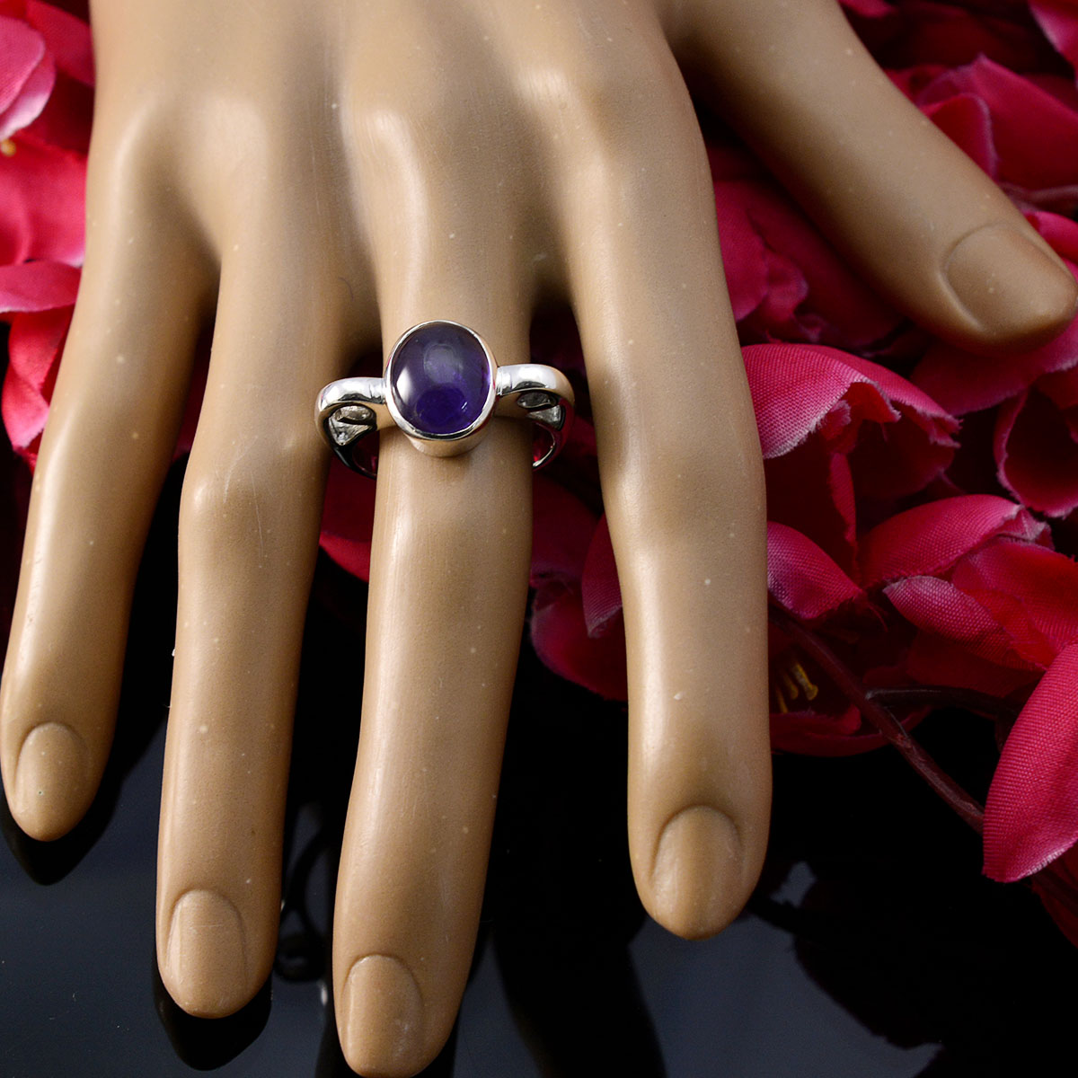Amethyst Solitaire Indian Silver Purple Gemstone Mid weight Feminine Ring Jewelry