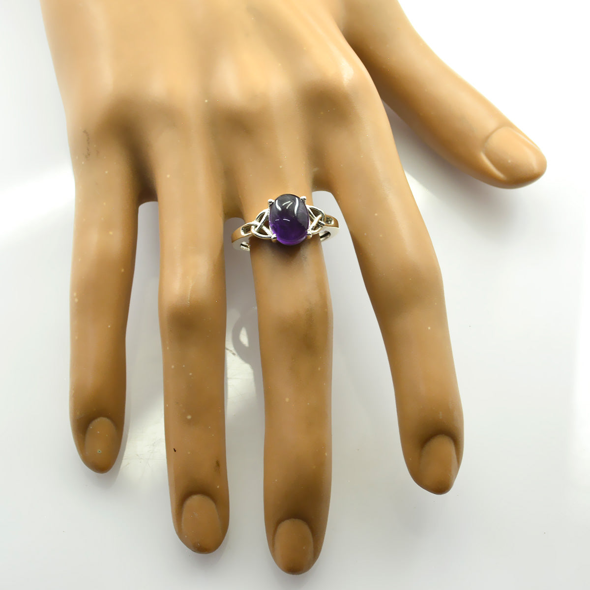 Bague contemporaine ultra-fine en argent sterling avec solitaire en améthyste japonaise et pierre précieuse violette Image secondaire du produit