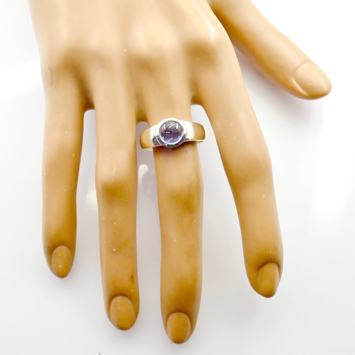Bague fine et sophistiquée en argent et pierres précieuses violettes avec solitaire améthyste Image secondaire du produit