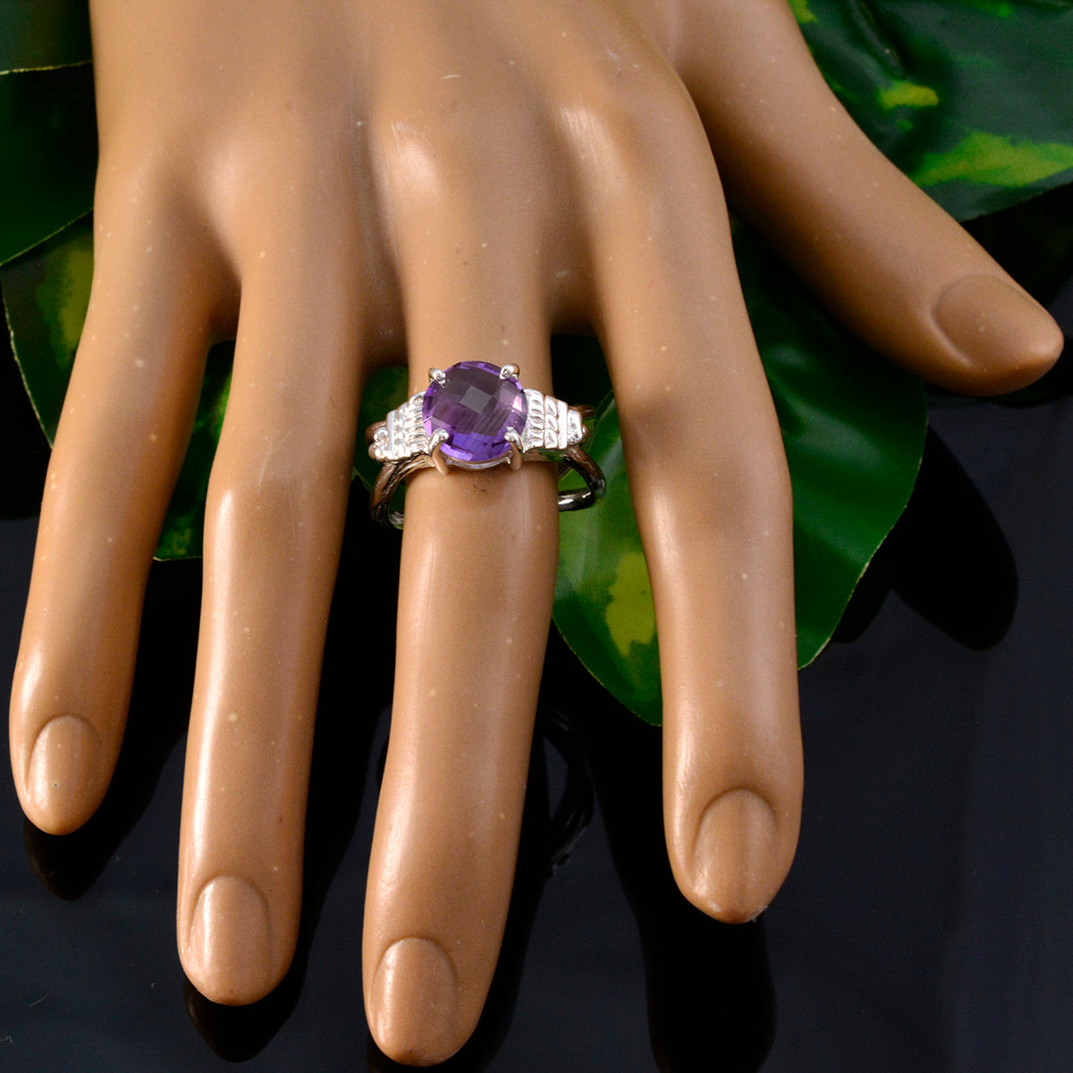 Amethyst Solitaire German 92.5 Silver Purple Gemstone Eye catching Luxurious Ring Jewellery