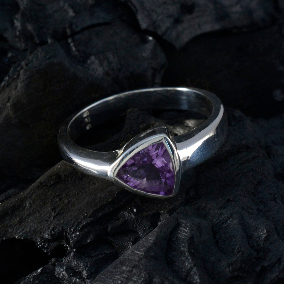 Amethyst Solitaire Australian Silver Purple Gemstone Tiny Heritage Ring Jewellery