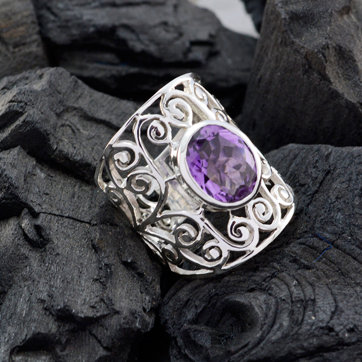 Amethyst Solitaire Latin American Silver Purple Gemstone Eye catching Filigree Ring Jewelry