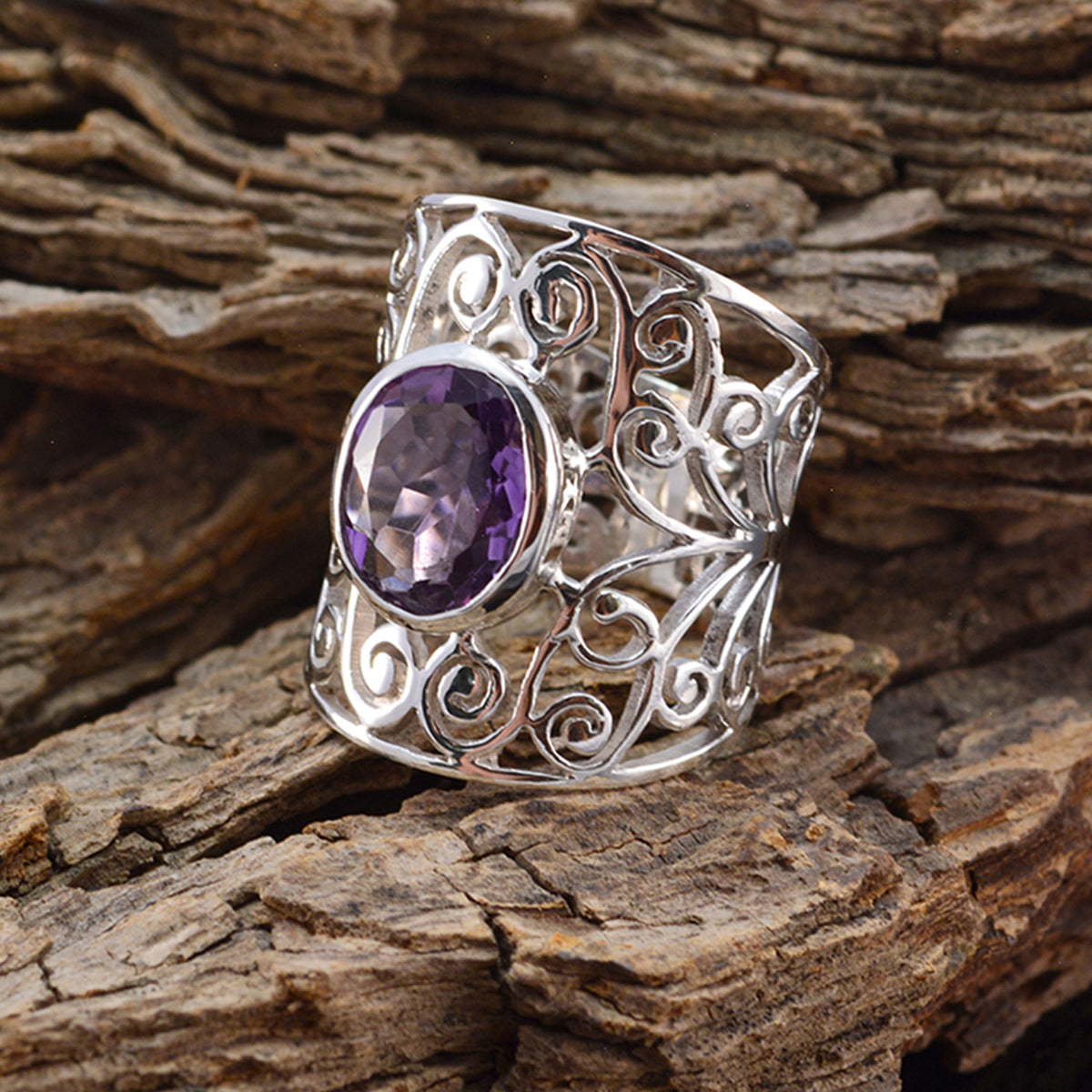 Amethyst Solitaire Latin American Silver Purple Gemstone Eye catching Filigree Ring Jewelry