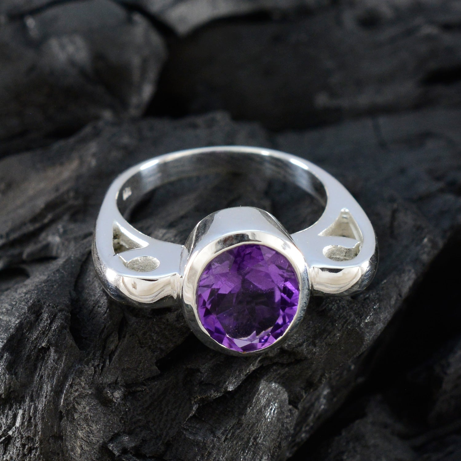 Amethyst Solitaire African Sterling Silver Purple Gemstones Mid weight Graceful Ring Jewellery
