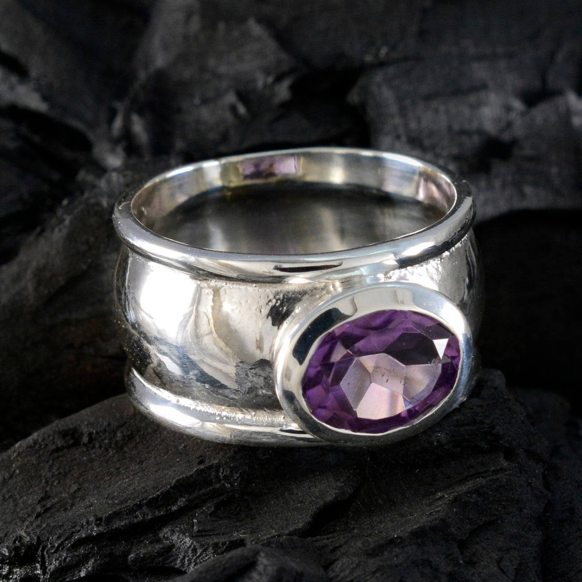 Amethyst Solitär Ring aus deutschem Sterlingsilber mit violetten Edelsteinen, ausgefallener Kunsthandwerker-Schmuck