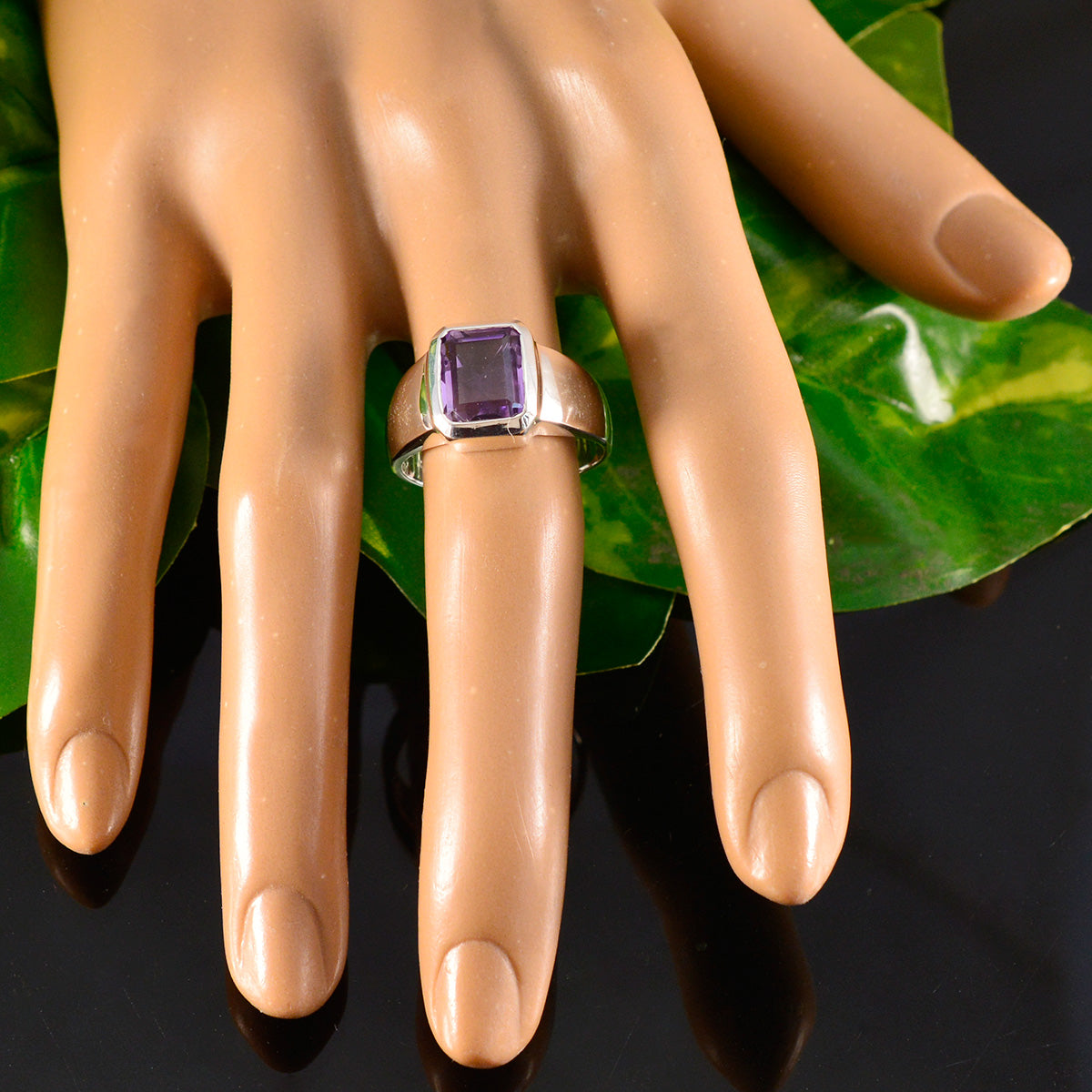 Amethyst Solitaire Indian 925 Sterling Silver Purple Gemstones Mid weight Signet Ring Jewelry