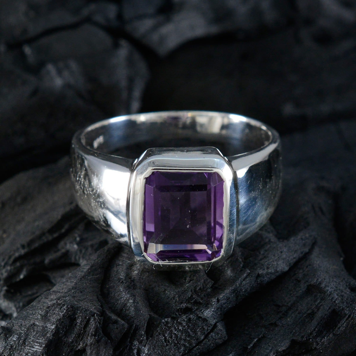 Amethyst Solitaire Indian 925 Sterling Silver Purple Gemstones Mid weight Signet Ring Jewelry