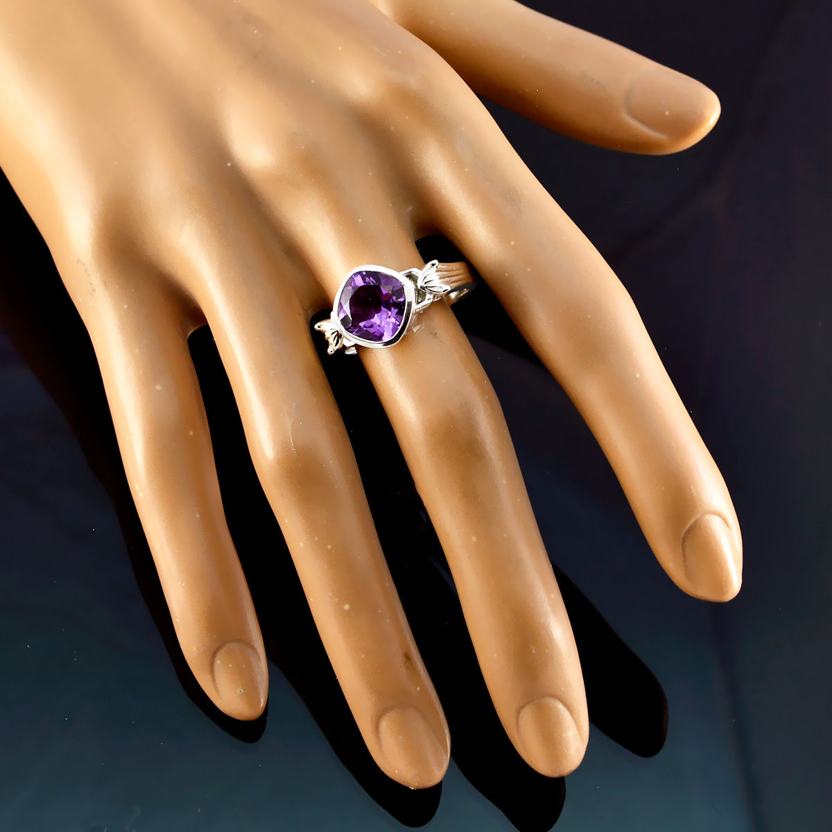 Amethyst Solitaire French Silver Purple Gems Mid weight Graceful Ring Jewellery