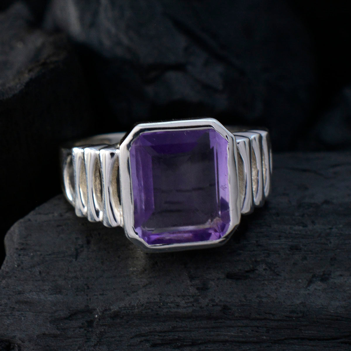 Amethyst Solitaire African 925 Silver Purple Gemstone Mid weight Signet Ring Jewellery