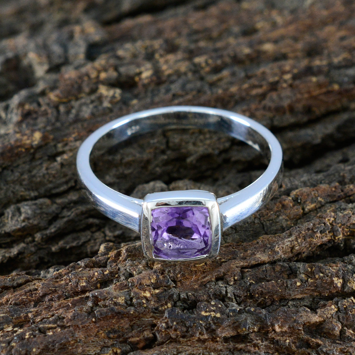 Amethyst Solitaire Indian 92.5 Silver Purple Gemstones Featherlight Romantic Ring Jewelry