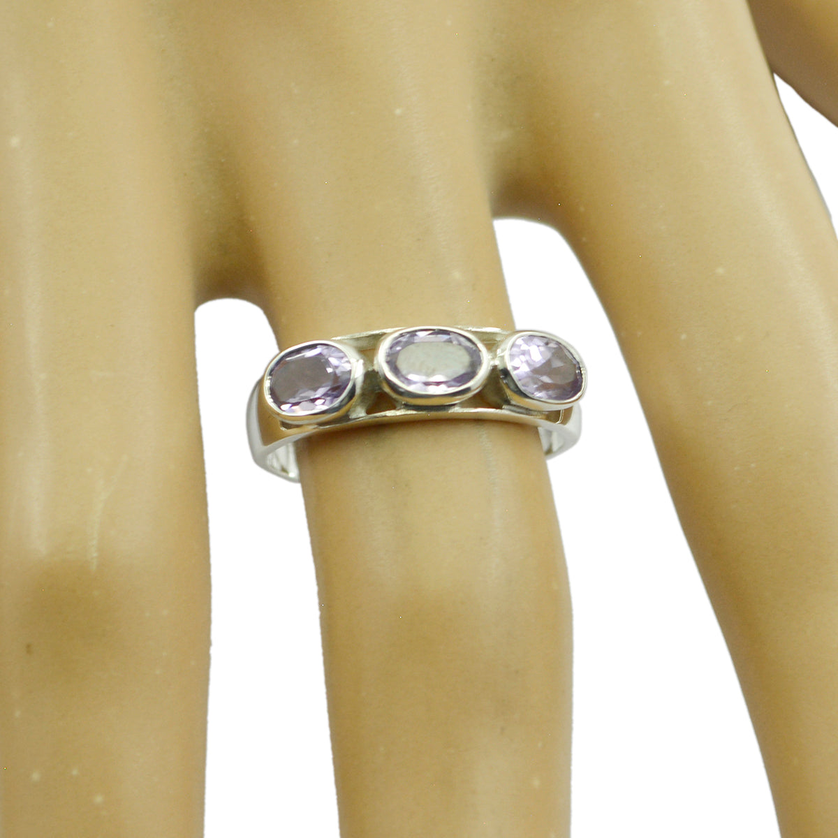 Anillo moderno y delicado con trilogía de amatista, plata turca 92,5, piedra preciosa morada. Imagen secundaria del producto