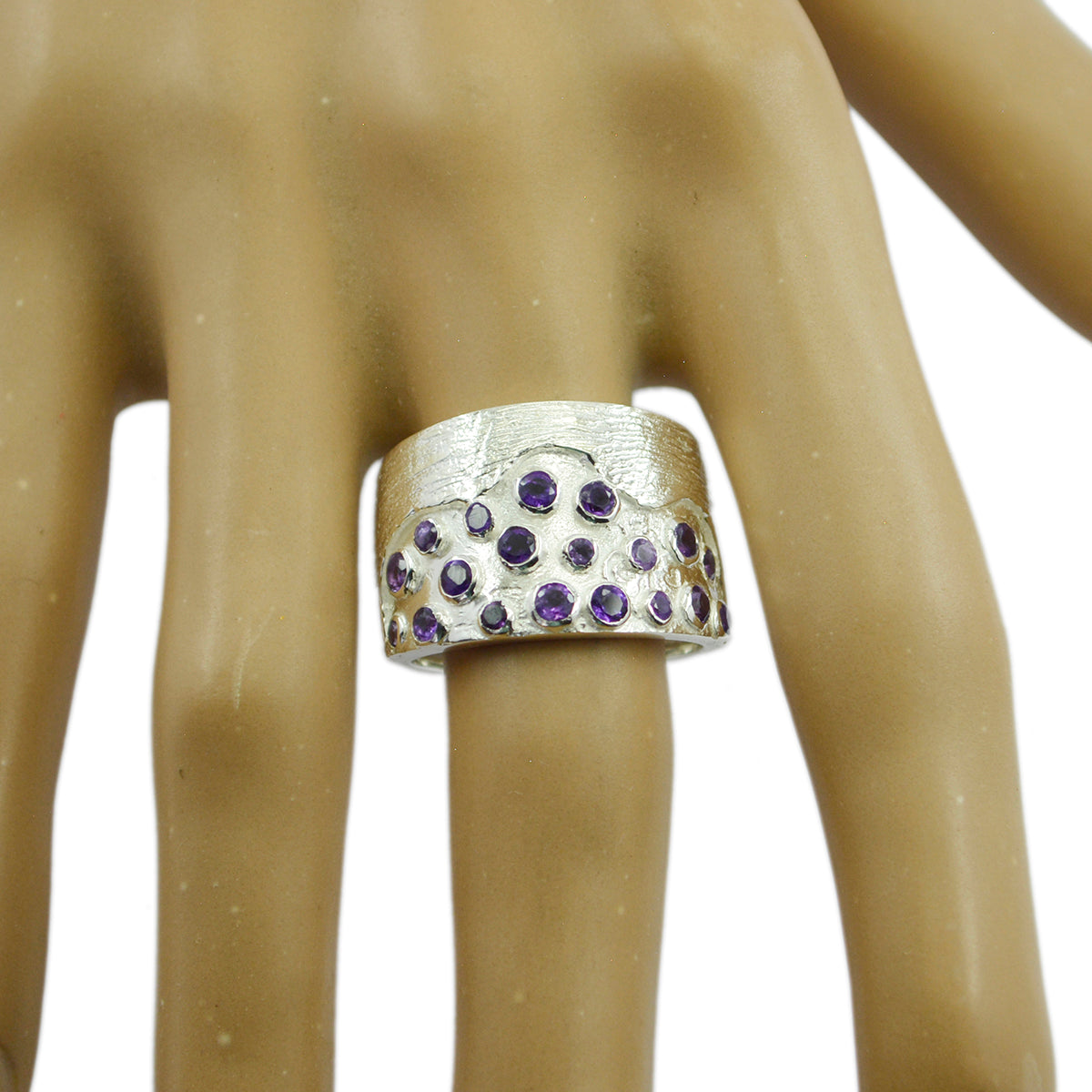 Anillo de armadura esencial con múltiples piedras preciosas moradas y amatista en plata egipcia. Imagen secundaria del producto