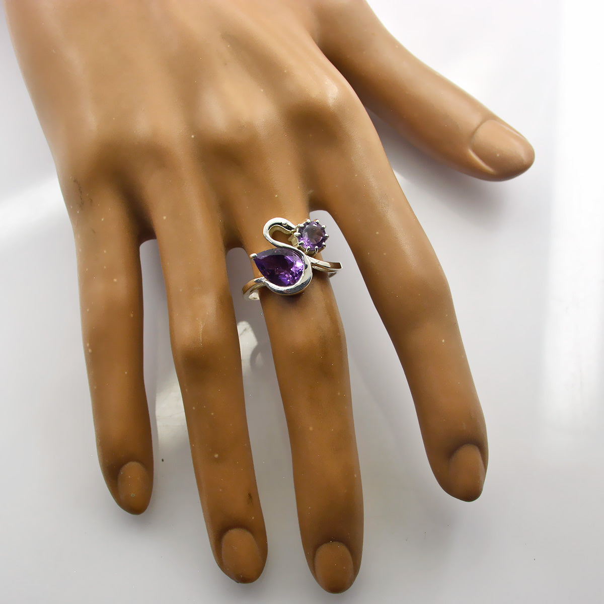 Bague gracieuse légère en argent 92,5 avec améthyste Toi et Moi, bijou indien en pierre précieuse violette Image secondaire du produit
