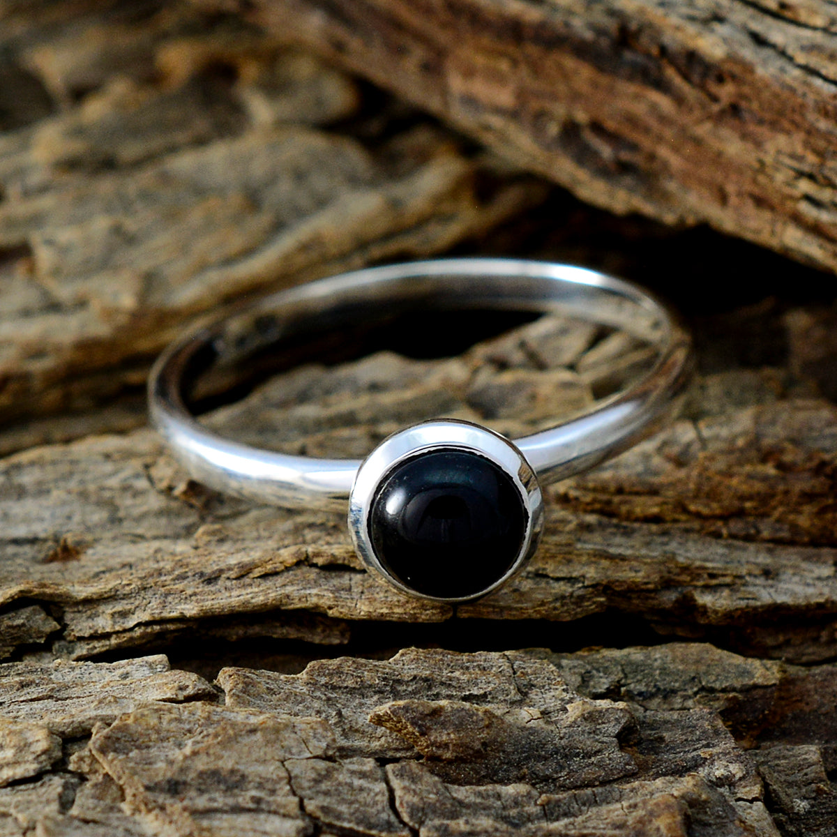 Black Onyx Solitaire Japanese Sterling Silver Black Gemstones Delicate Luxurious Ring Jewelry