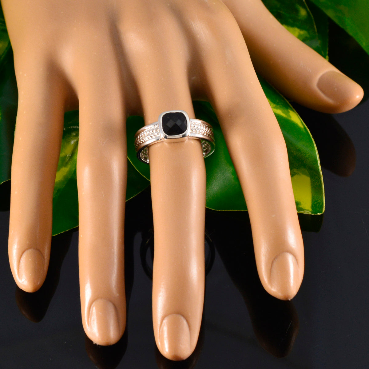 Black Onyx Solitaire Mexican Silver Black Gemstone Mid weight Rope Wire Band Jewellery