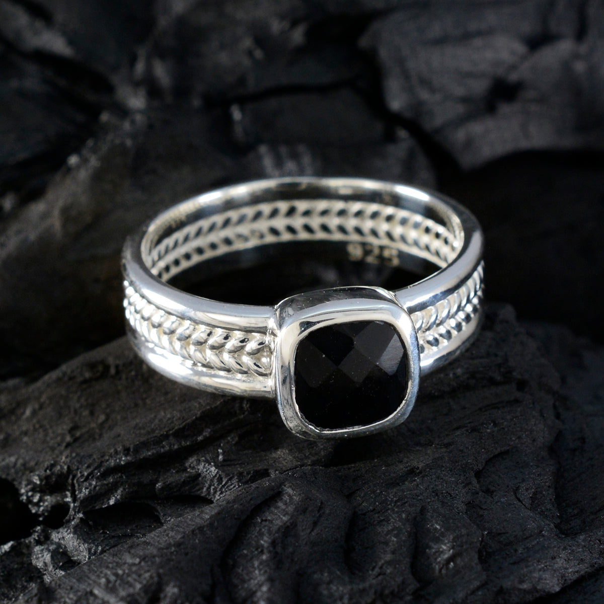 Black Onyx Solitaire Mexican Silver Black Gemstone Mid weight Rope Wire Band Jewellery